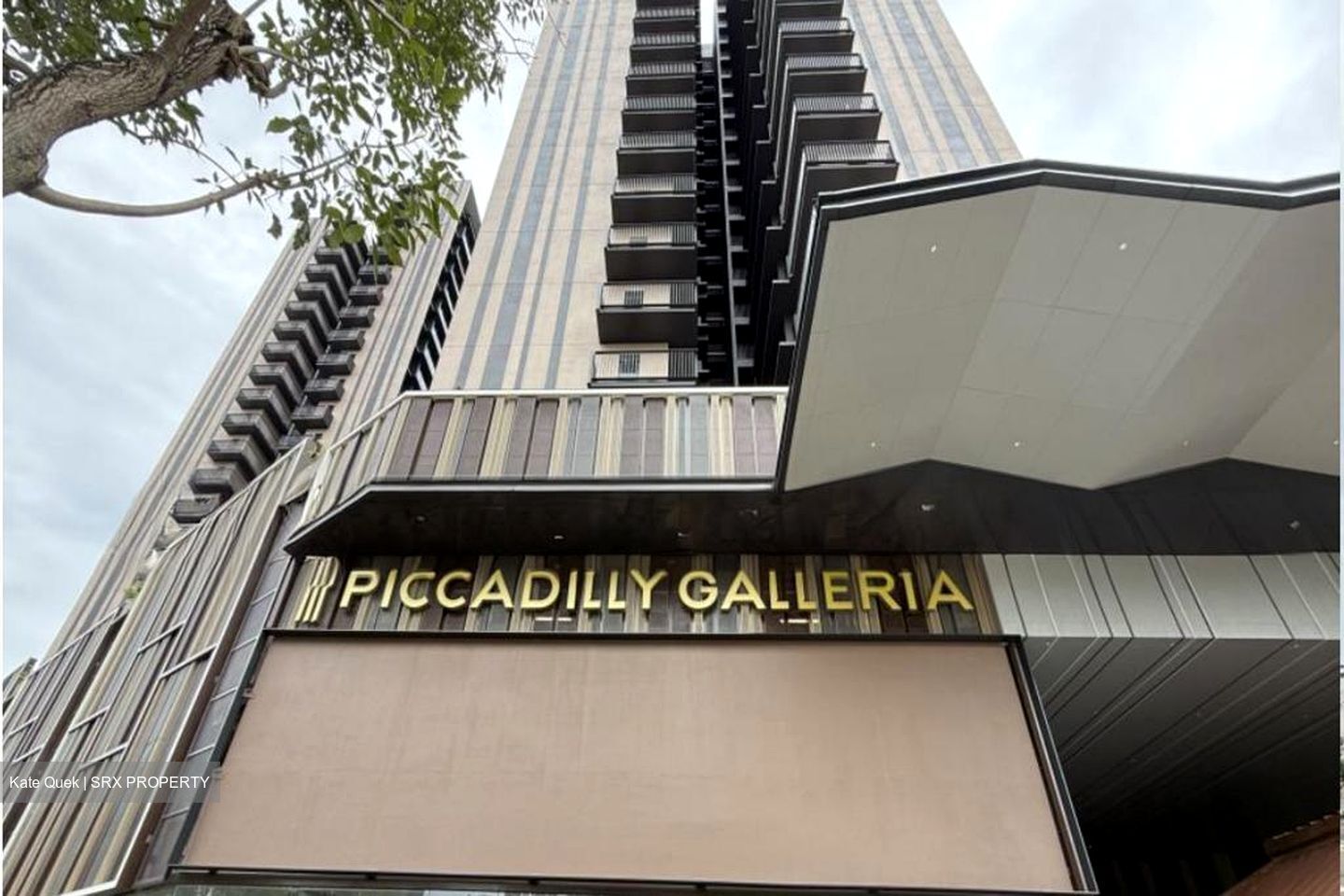 Piccadilly Grand (D8), Retail #521990321